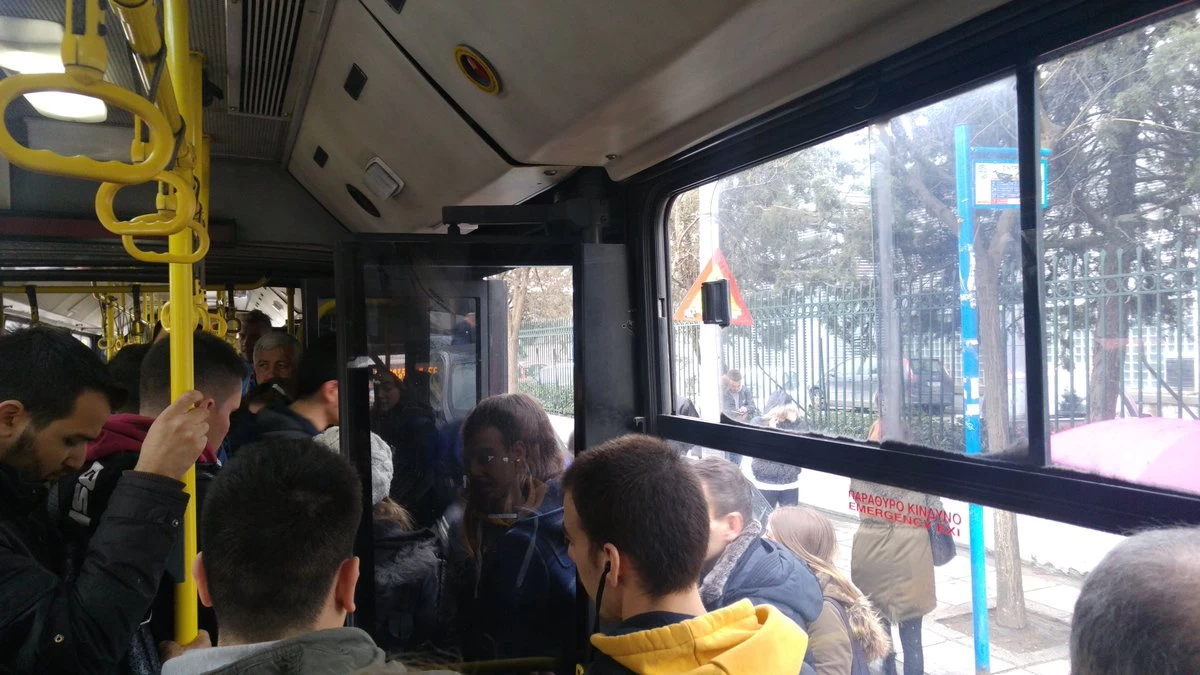 Αυτός είναι ο διεστραμμένος που αυτοϊκανοποιήθηκε πάνω σε κοπέλα στο λεωφορείο